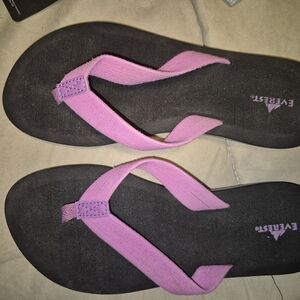 Nwot Womens Everest Flipflops Black & Fushia 6-6.5